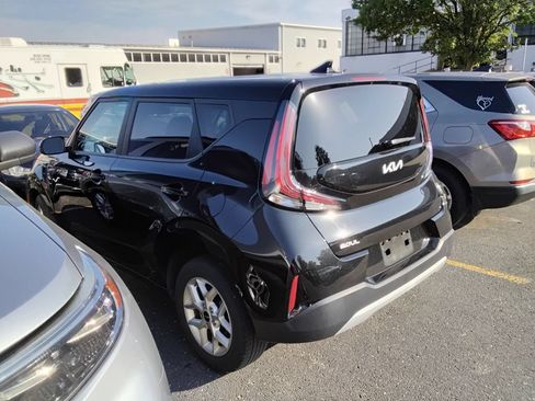Used 2023 Kia Soul LX w/ Option Group 015 FWD image 6