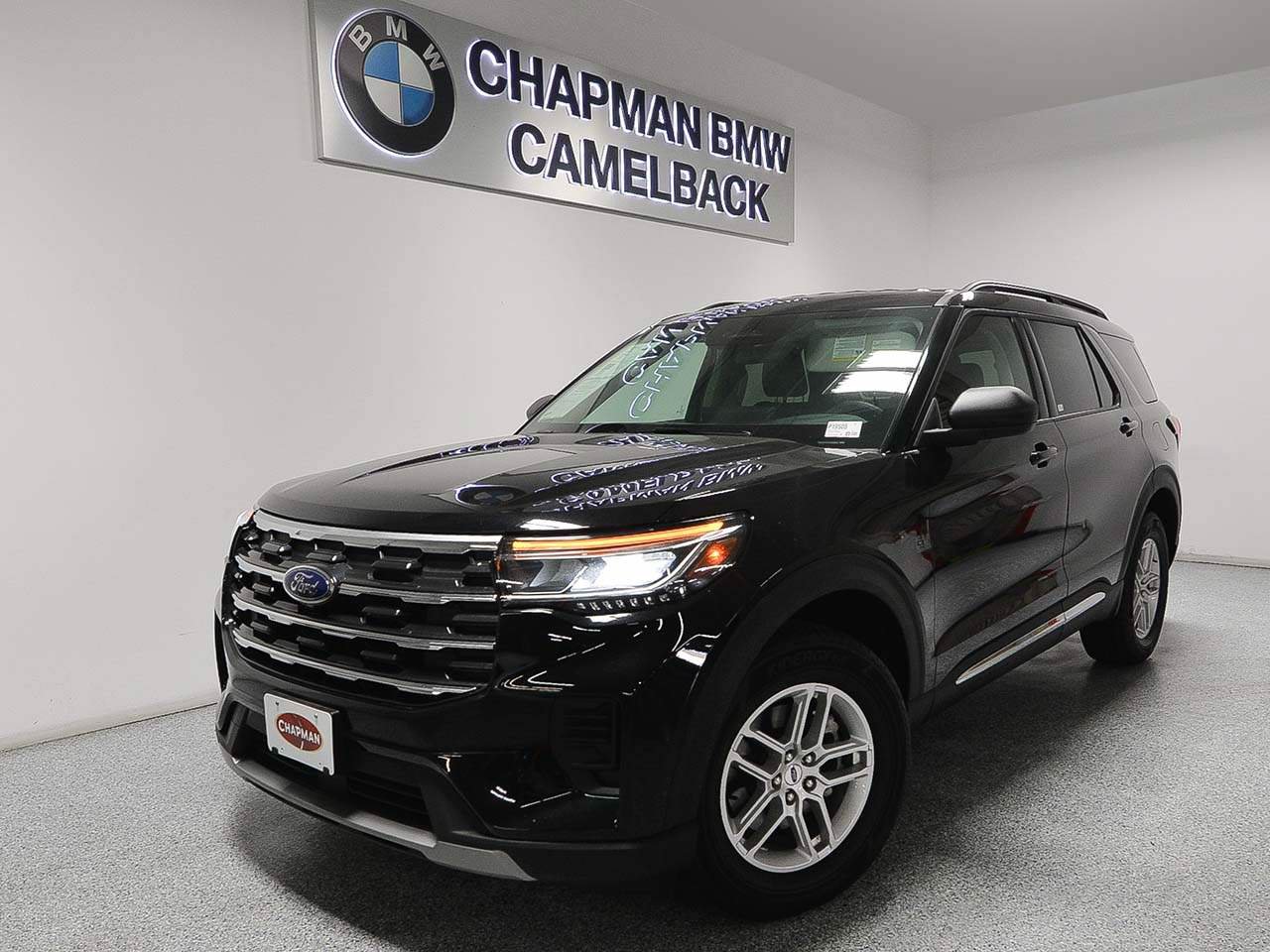Used 2025 Ford Explorer Active AWD/4WD image 1