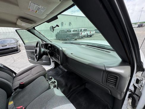 Used 2007 Chevrolet Silverado 2500 W/T w/ Heavy-Duty Power Package RWD image 30