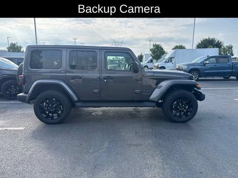 Used 2025 Jeep Wrangler Unlimited Sahara AWD/4WD image 2