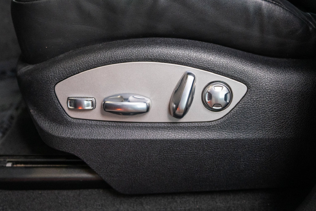 Certified 2023 Porsche Macan AWD/4WD image 21
