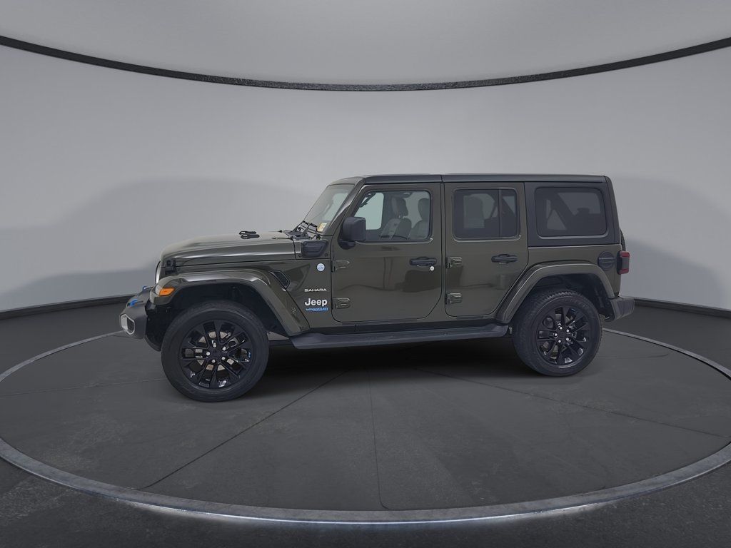 Used 2022 Jeep Wrangler Unlimited Sahara w/ Cold Weather Group AWD/4WD image 10