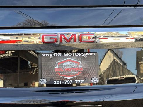 Used 2023 GMC Yukon XL SLT image 16