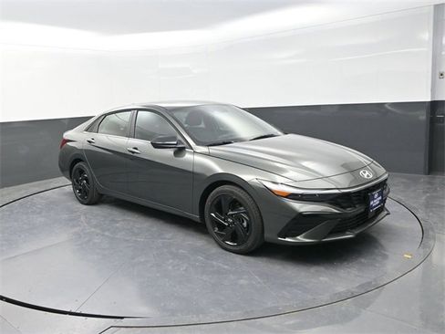 New 2026 Hyundai Elantra SEL Sport image 2