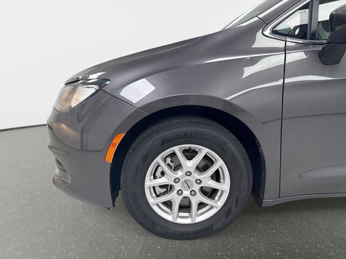 Used 2021 Chrysler Voyager LX FWD image 18