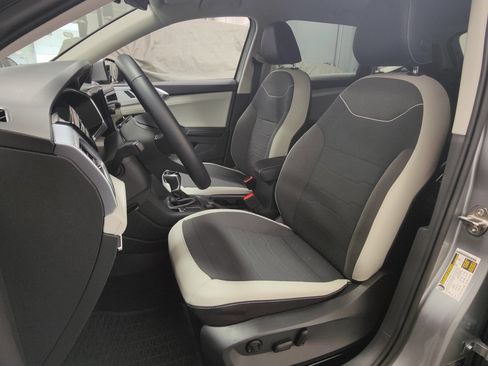 Used 2025 Volkswagen Taos SE image 12