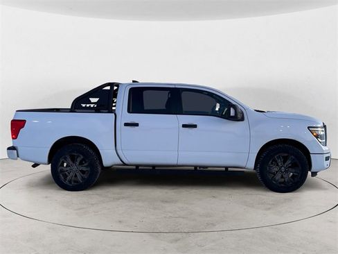Used 2023 Nissan Titan SV w/ SV Convenience Package image 6