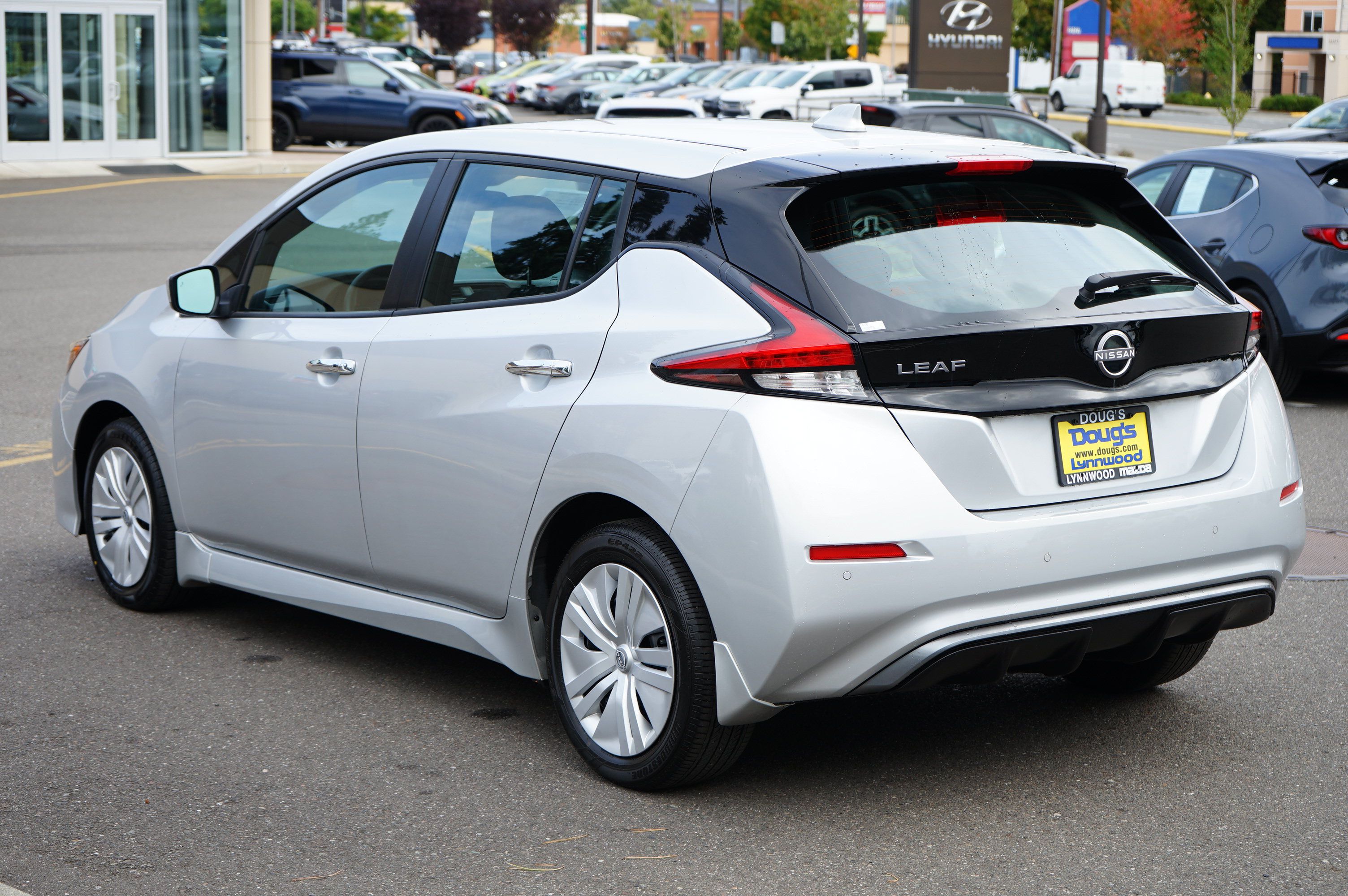 Used 2025 Nissan Leaf S FWD image 6