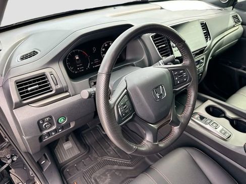 Used 2025 Honda Ridgeline TrailSport image 9