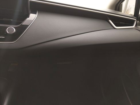 Used 2025 Toyota Corolla LE w/ LE Premium Package image 27