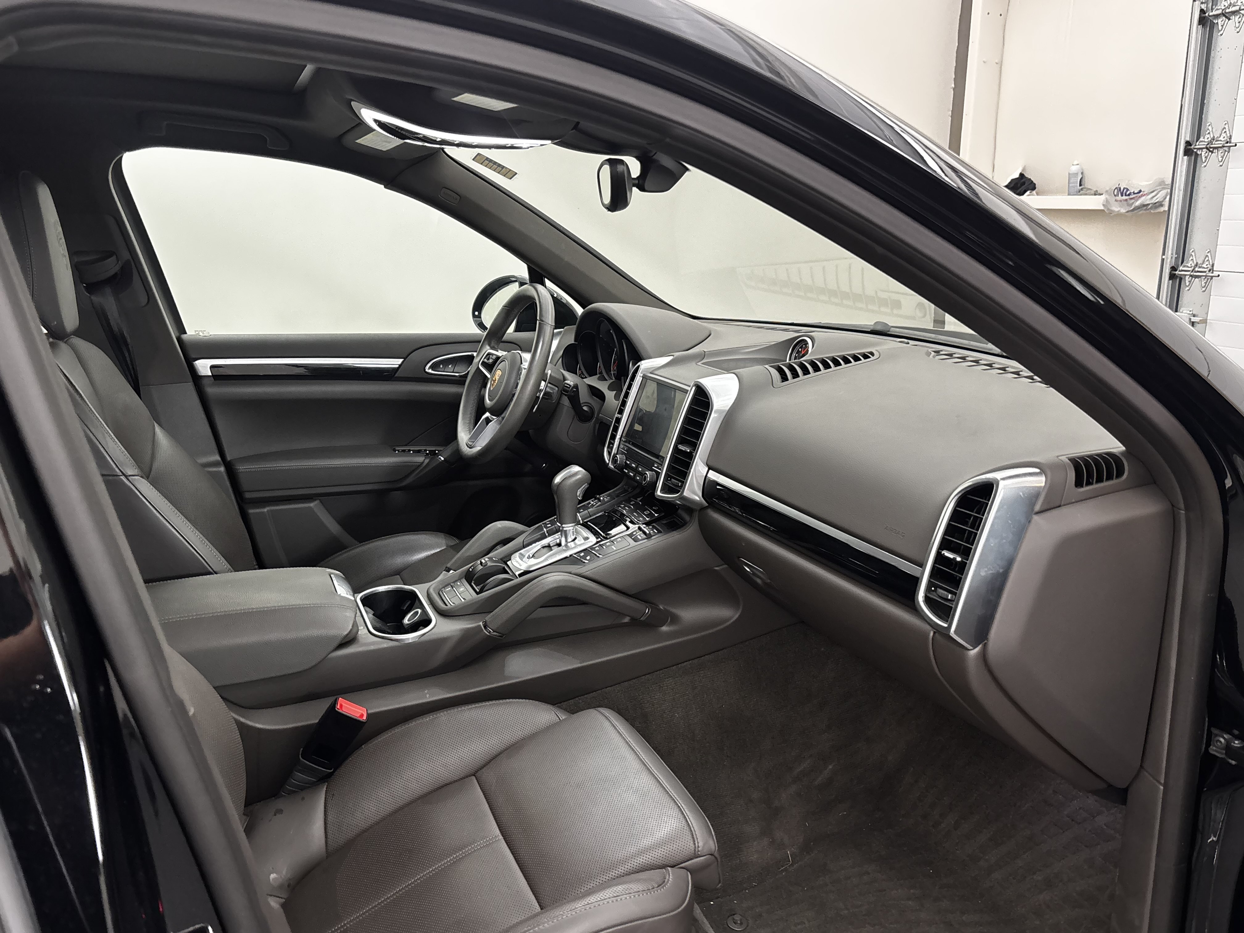 Used 2018 Porsche Cayenne Platinum Edition AWD/4WD image 19