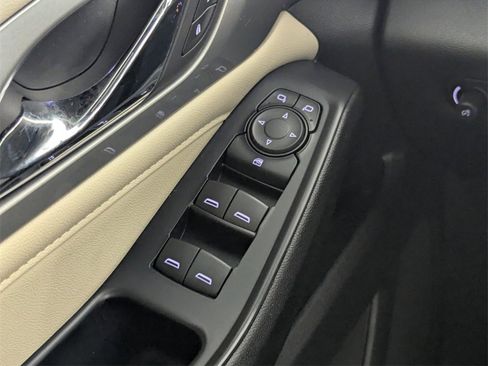 Used 2022 Chevrolet Traverse LS image 15