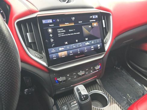 Used 2021 Maserati Ghibli Trofeo image 30