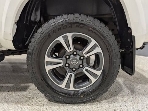 Used 2018 Toyota Tacoma TRD Sport image 13
