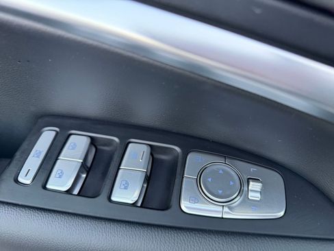 Used 2025 Genesis G70 2.5T image 21