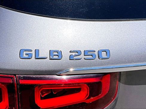 Used 2021 Mercedes-Benz GLB 250 image 26