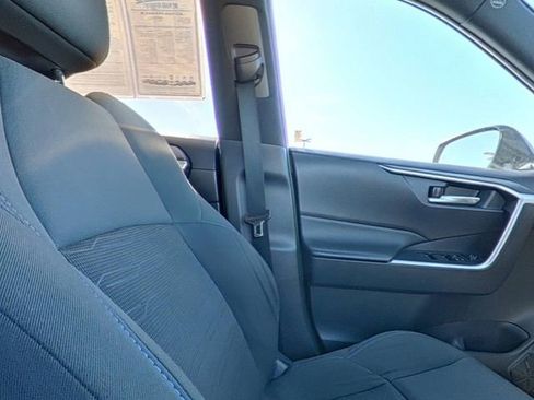 Used 2022 Toyota RAV4 SE image 27