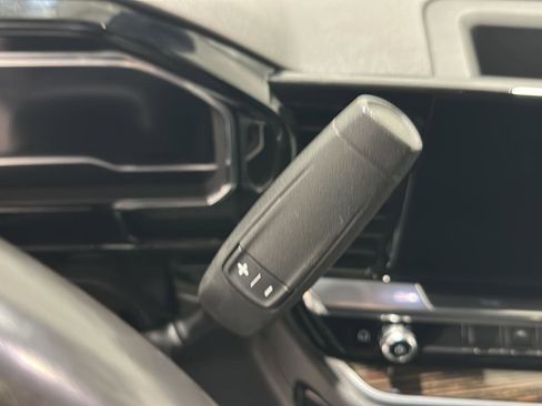 Used 2022 GMC Sierra 1500 SLE image 16