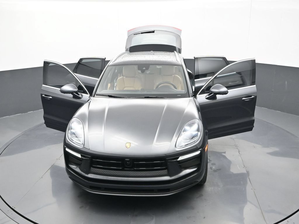 Certified 2022 Porsche Macan S AWD/4WD image 32