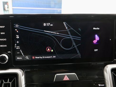 Used 2023 Kia Sorento S w/ Panoramic Sunroof Package image 3