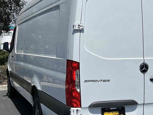 Used 2022 Mercedes-Benz Sprinter 2500 image 51