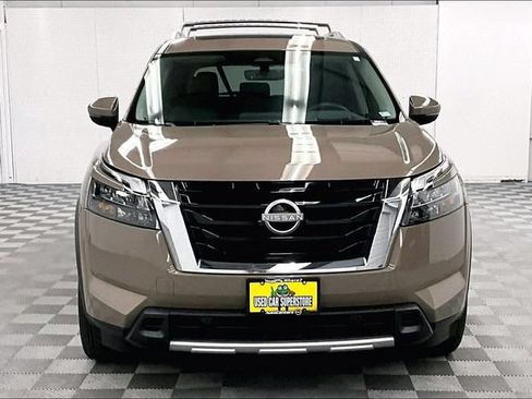 Used 2025 Nissan Pathfinder Platinum w/ Cargo Package AWD/4WD image 4