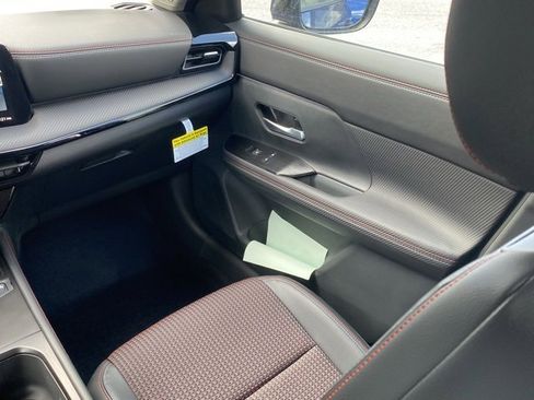New 2026 Nissan Kicks SR w/ Cold Weather Package image 32
