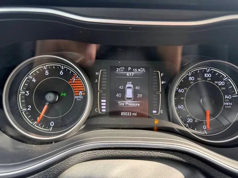 Used 2019 Jeep Cherokee Latitude Plus w/ Cold Weather Group AWD/4WD image 14