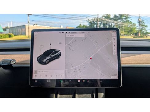 Used 2021 Tesla Model Y Long Range image 22
