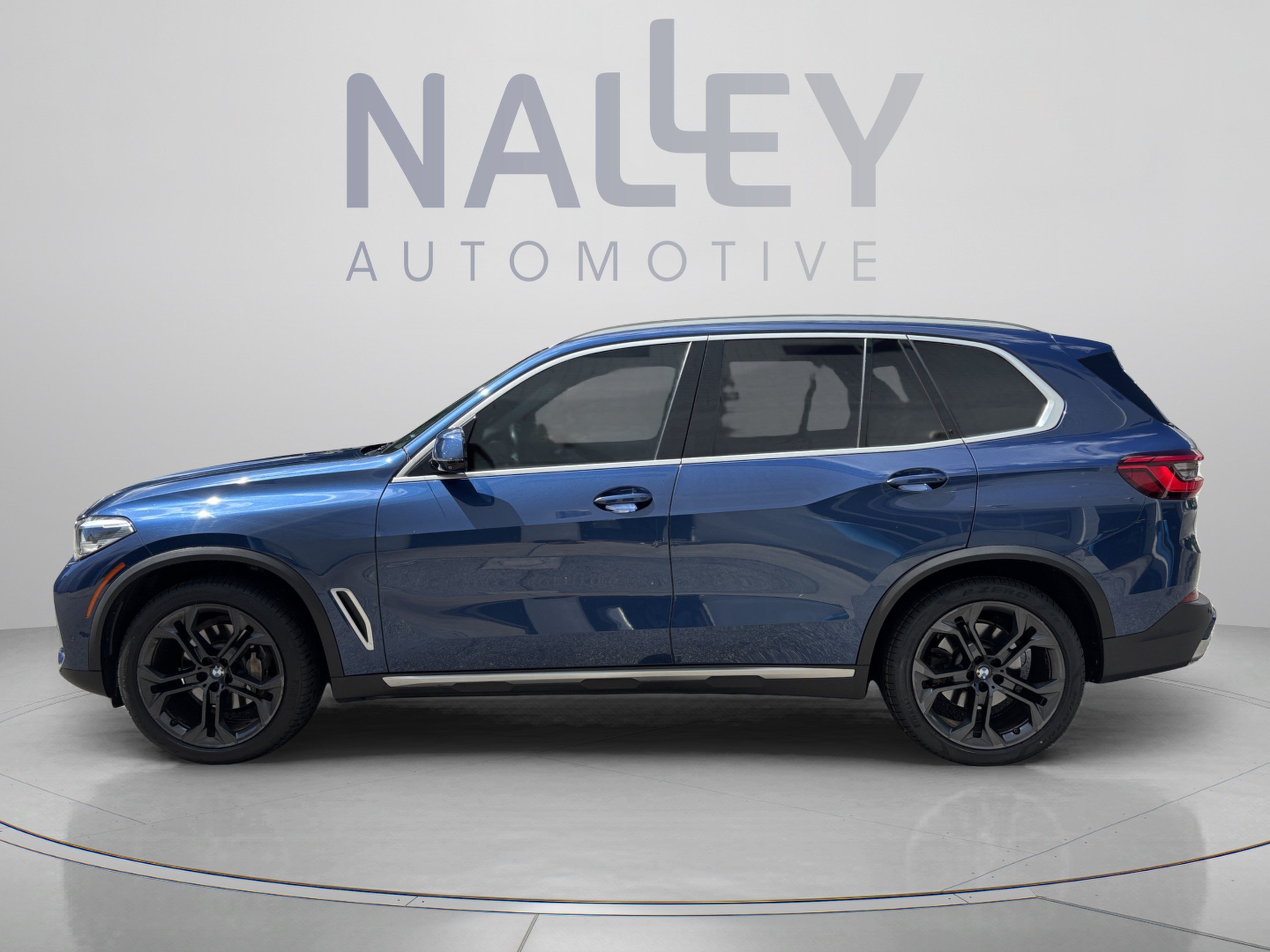Used 2019 BMW X5 xDrive40i w/ Convenience Package AWD/4WD image 2
