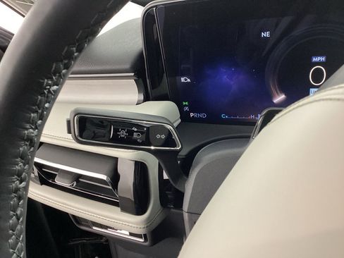 Used 2025 Lincoln Aviator Reserve w/ Equipment Group 201A image 23