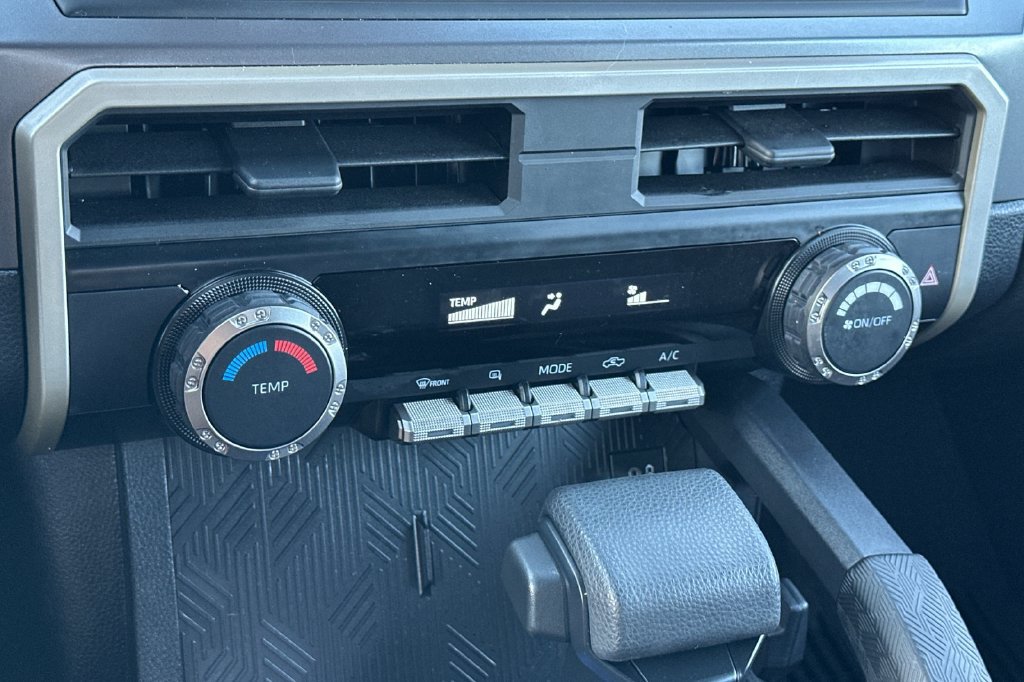 Used 2025 Toyota Tacoma SR5 AWD/4WD image 22