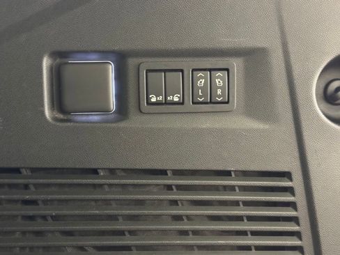 Used 2021 Chevrolet Tahoe LT w/ LT Signature Package image 27