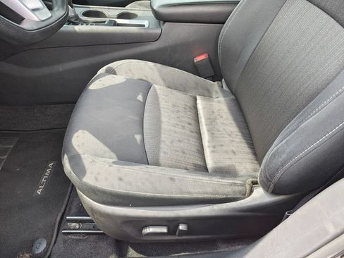 Used 2025 Nissan Altima 2.5 SV FWD image 15