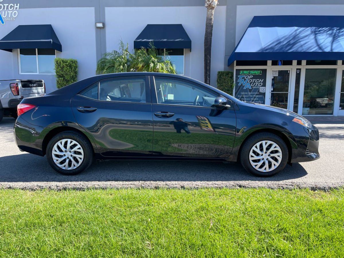 Used 2019 Toyota Corolla LE w/ Carpet Mat Package (TMS) FWD image 5