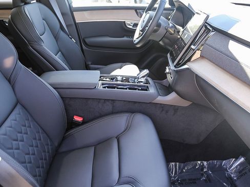 Used 2025 Volvo XC90 T8 Plus w/ Protection Package Premier AWD/4WD image 18