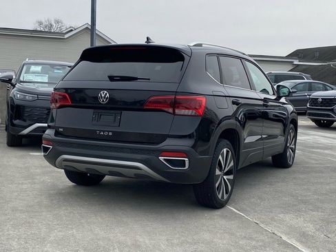 Certified 2024 Volkswagen Taos SE image 3