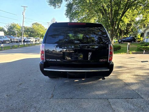 Used 2013 GMC Yukon XL Denali image 4