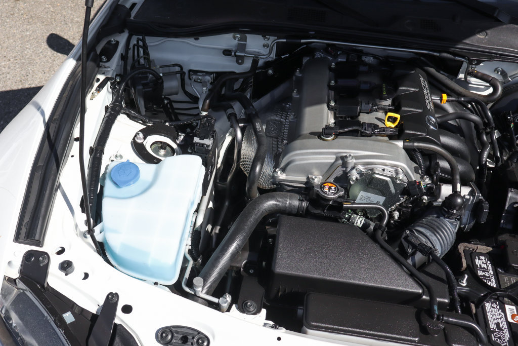 Used 2019 MAZDA MX-5 Miata RF Grand Touring RWD image 12