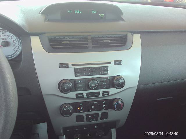 Used 2010 Ford Focus SE FWD image 12