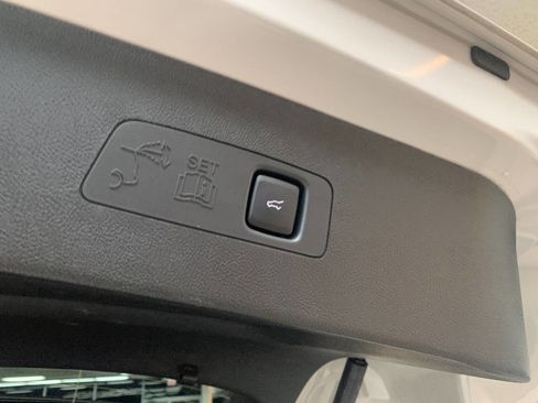 Used 2022 Lincoln Corsair Standard AWD 4dr SUV w/ Premium Package image 21