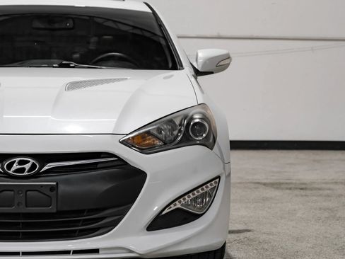 Used 2013 Hyundai Genesis 3.8 RWD image 46