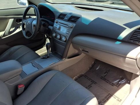 Used 2010 Toyota Camry LE FWD image 24