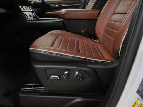 Used 2024 GMC Yukon Denali Ultimate AWD/4WD image 19