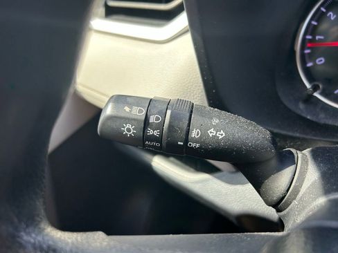 Used 2020 Toyota RAV4 XLE w/ Convenience Package FWD image 23