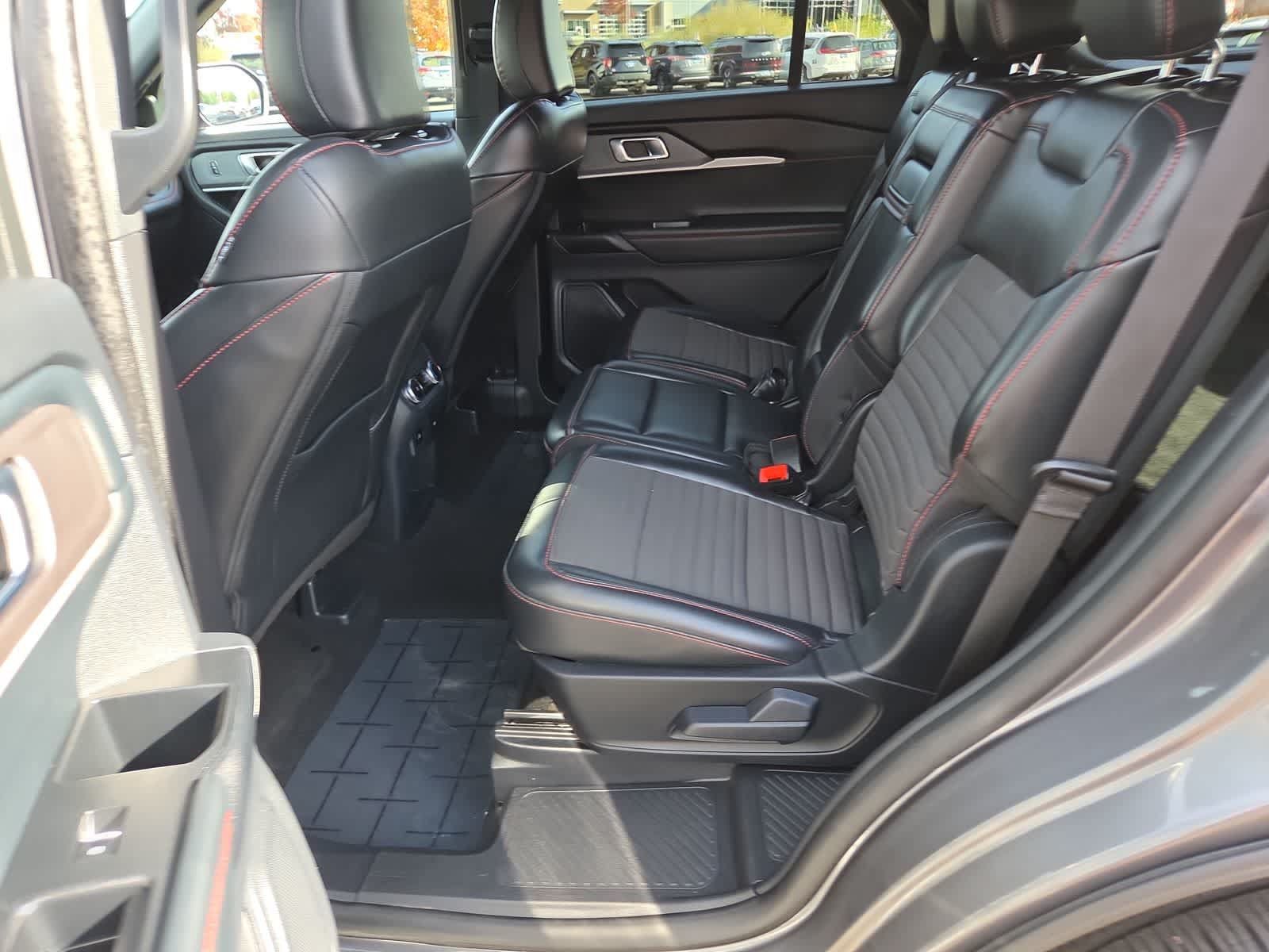 Used 2025 Ford Explorer ST-Line w/ ST-Line Street Pack AWD/4WD image 21