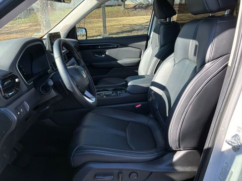 Used 2023 Honda Pilot EX-L image 11