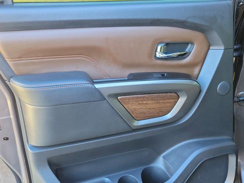 Used 2017 Nissan Titan Platinum Reserve image 21