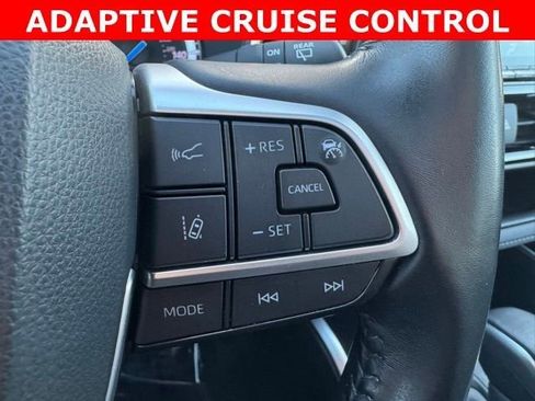 Used 2022 Toyota Highlander XLE AWD/4WD image 30