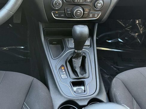 Used 2019 Jeep Cherokee Latitude w/ Popular Appearance Group FWD image 21